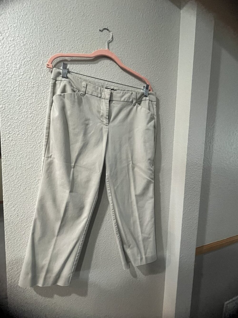 New York & Company Capri khaki tan pants